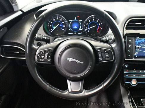 Used 2017 Jaguar XE Premium image 27