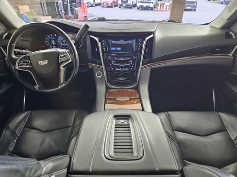Used 2019 Cadillac Escalade ESV Luxury image 24