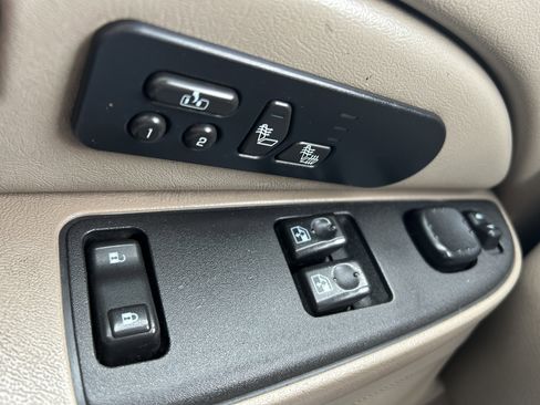 Used 2007 GMC Sierra 2500 SLT w/ Heavy-Duty Power Package image 16