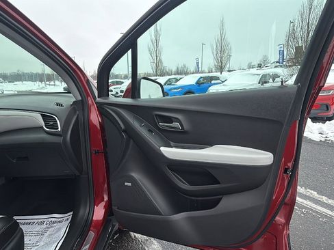Used 2020 Chevrolet Trax Premier image 16
