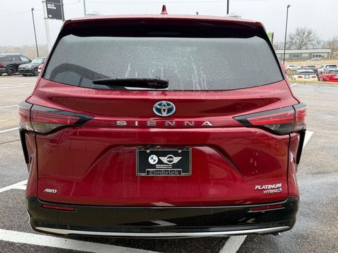 Used 2023 Toyota Sienna Platinum AWD/4WD image 4