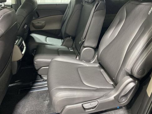 New 2026 Kia Carnival EX FWD image 26