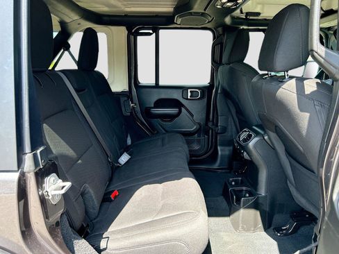 Used 2022 Jeep Wrangler Unlimited Sport AWD/4WD image 21