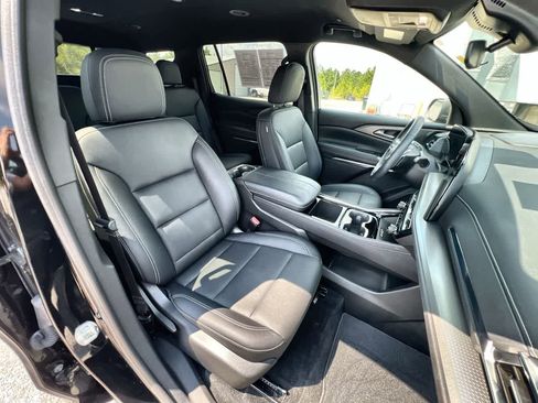 Used 2025 Chevrolet Traverse LT image 27