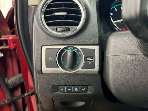 Used 2012 Chevrolet Captiva Sport LT FWD image 12