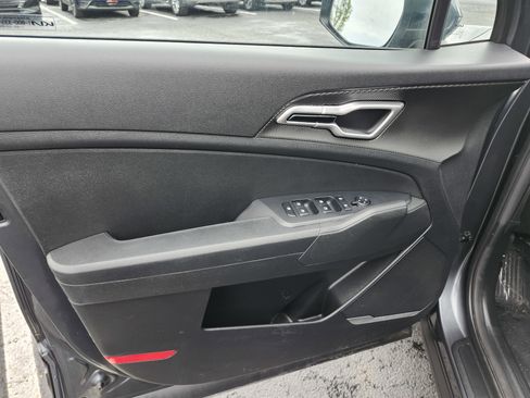 Used 2023 Kia Sportage LX image 24