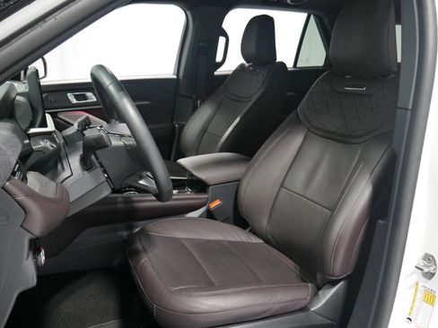 Used 2025 Ford Explorer Platinum w/ Ultimate Package image 10