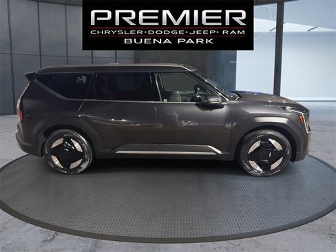 Used 2024 Kia EV9 Wind image 9