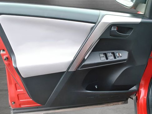 Used 2015 Toyota RAV4 LE image 31