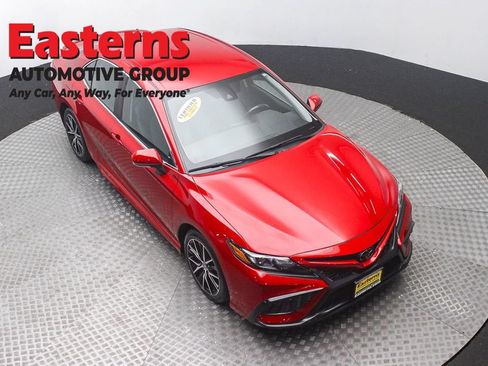 Used 2023 Toyota Camry SE FWD image 3