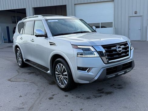 Used 2024 Nissan Armada SL w/ Captain's Chairs Package image 2