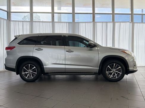 Used 2017 Toyota Highlander XLE image 8