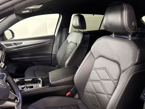 Used 2024 Volkswagen Atlas Cross Sport SE FWD image 30