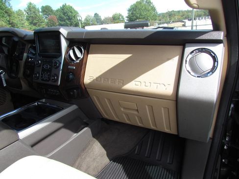 Used 2016 Ford F250 Lariat w/ Lariat Interior Package AWD/4WD image 16
