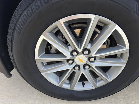 Used 2023 Chevrolet Traverse LT FWD image 9