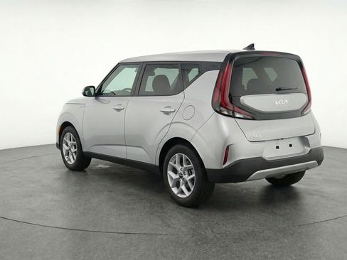 Used 2025 Kia Soul LX w/ LX Technology Package FWD image 6