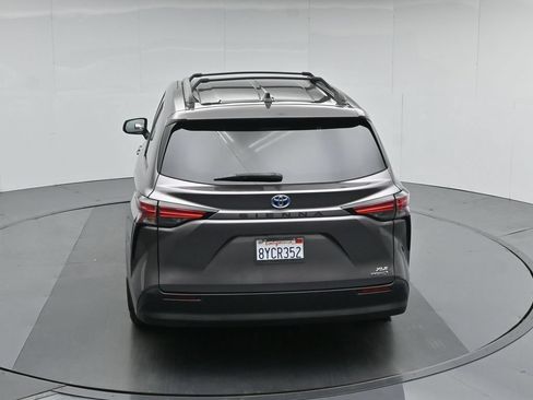 Used 2021 Toyota Sienna XLE FWD image 46