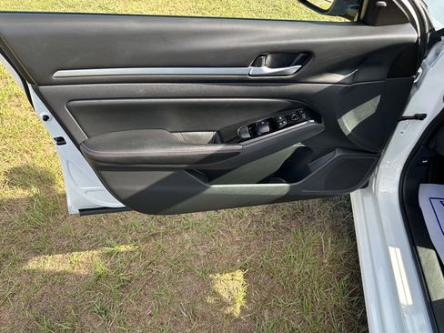 Used 2024 Nissan Altima 2.5 SR image 11