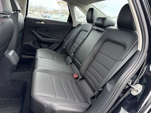 Certified 2024 Volkswagen Jetta SE w/ Panoramic Sunroof Package image 25