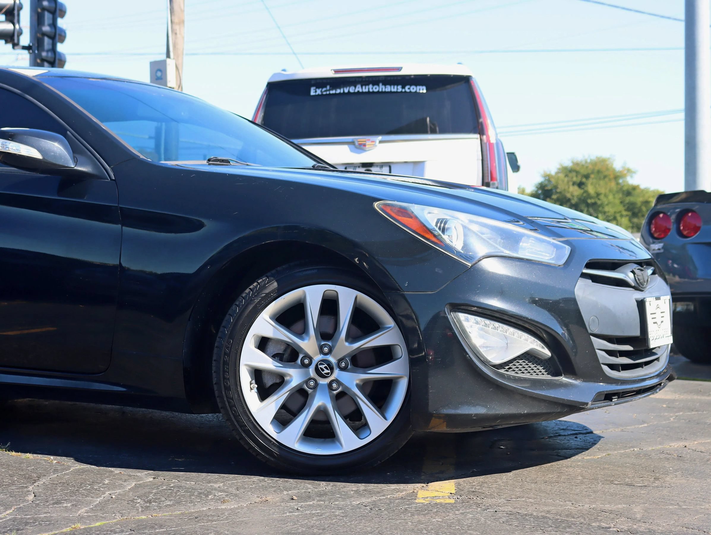 Used 2014 Hyundai Genesis 3.8 RWD image 3