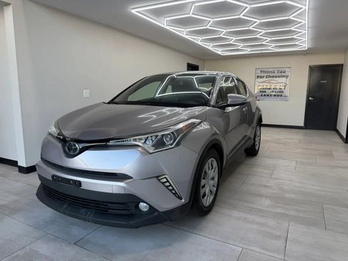 Used 2019 Toyota C-HR LE FWD image 3