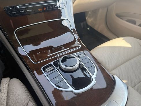 Used 2018 Mercedes-Benz GLC 300 4MATIC image 23