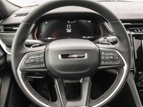 New 2025 Jeep Grand Cherokee Altitude image 28