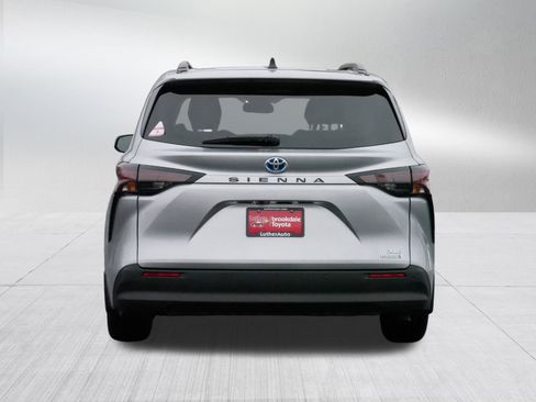New 2024 Toyota Sienna XLE image 6