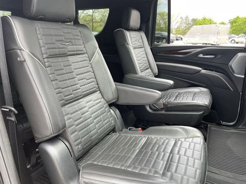 Used 2024 Cadillac Escalade ESV Sport Platinum w/ LPO, ONYX Package AWD/4WD image 15