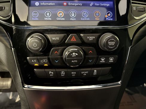 Used 2019 Jeep Grand Cherokee Laredo image 10