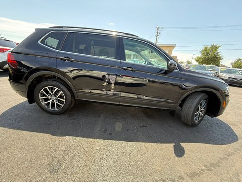 Used 2019 Volkswagen Tiguan SE w/ Panoramic Sunroof Package FWD image 2