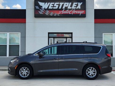 Used 2022 Chrysler Pacifica Touring-L FWD image 31