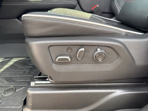 Used 2025 GMC Yukon AT4 Ultimate w/ LPO, Illumination Package image 19