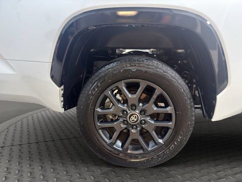Used 2025 Toyota Tundra Platinum AWD/4WD image 25