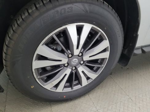Used 2017 Nissan Pathfinder SL w/ SL Premium Package AWD/4WD image 31