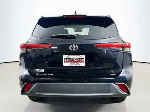Used 2023 Toyota Highlander XLE image 6