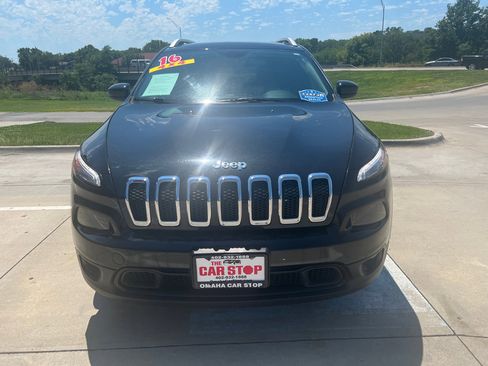 Used 2016 Jeep Cherokee Latitude image 3
