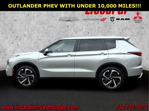 Used 2025 Mitsubishi Outlander SE image 4