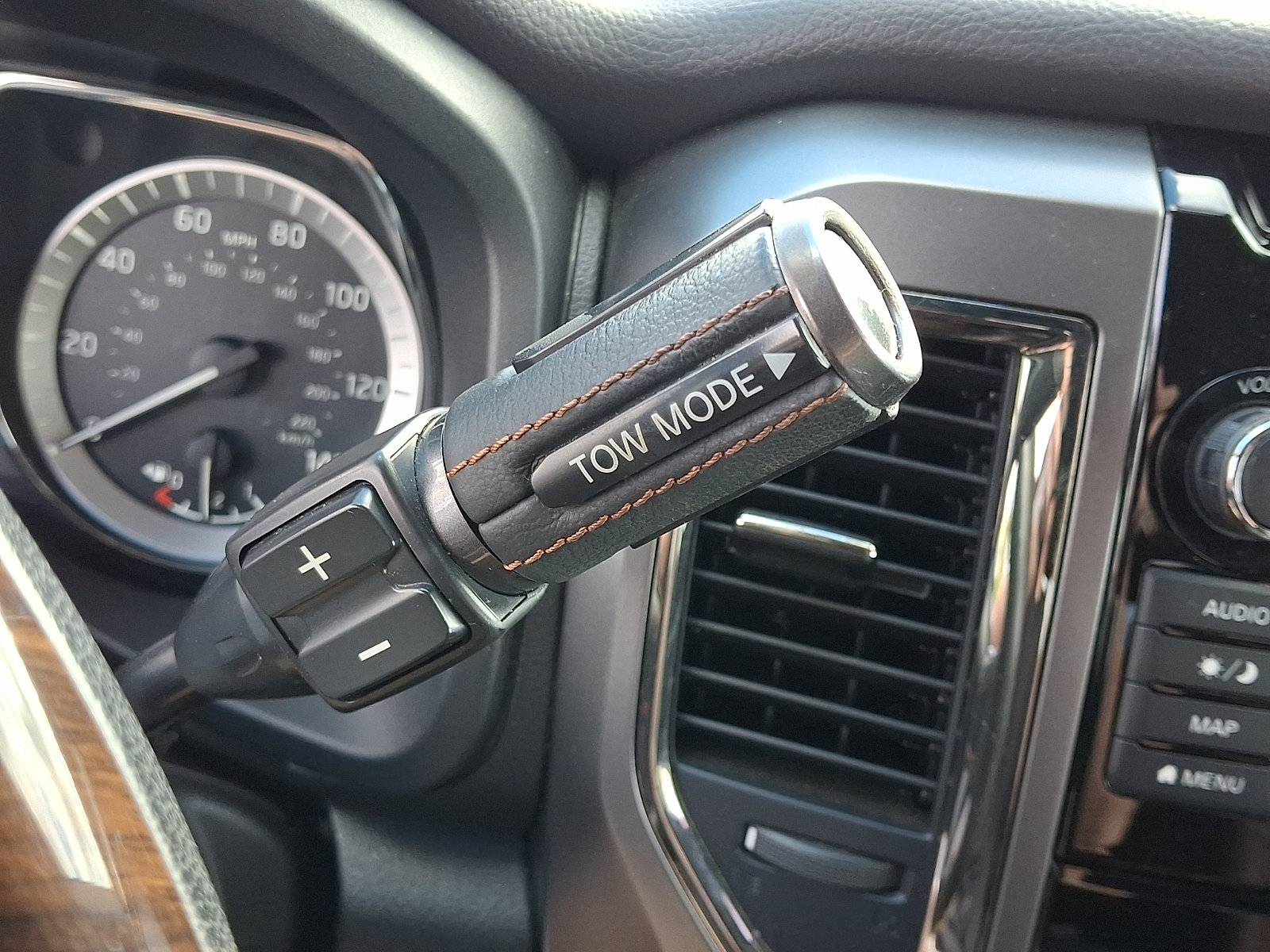 Used 2019 Nissan Titan Platinum Reserve w/ Platinum Utility Package AWD/4WD image 17