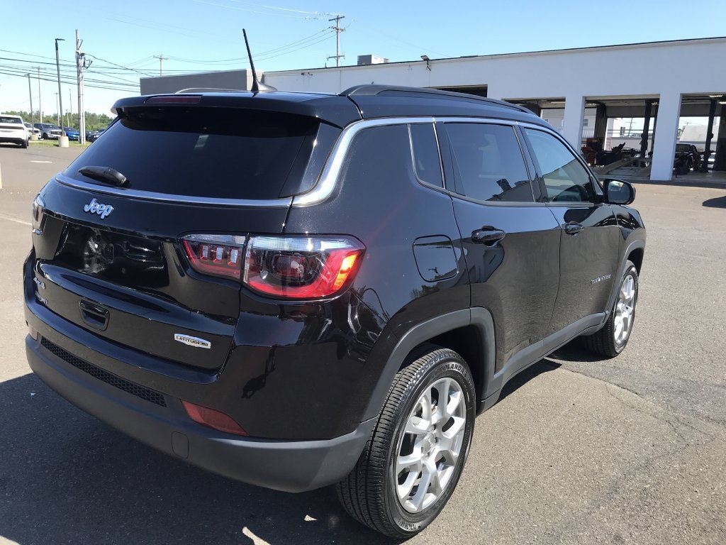 Used 2022 Jeep Compass Latitude AWD/4WD image 5