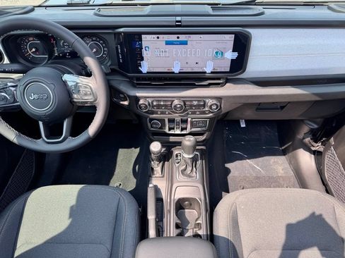 Used 2025 Jeep Wrangler Unlimited Sport AWD/4WD image 13