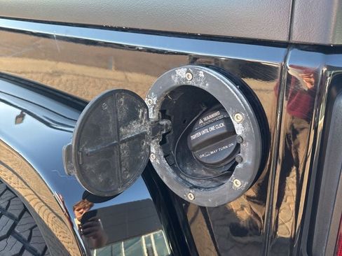 Used 2017 Jeep Wrangler Unlimited Sahara w/ Connectivity Group image 34