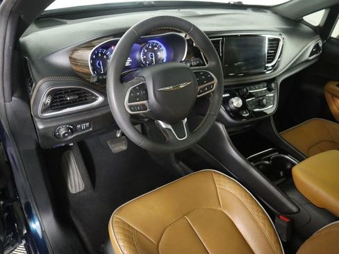 Used 2022 Chrysler Pacifica Pinnacle image 9