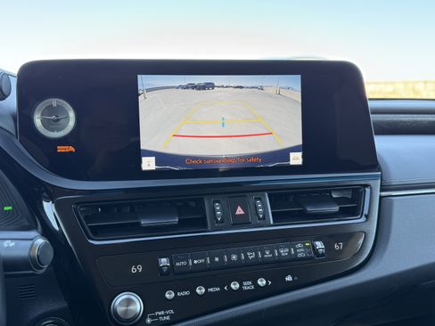 Certified 2025 Lexus ES 300h w/ Premium Package FWD image 27
