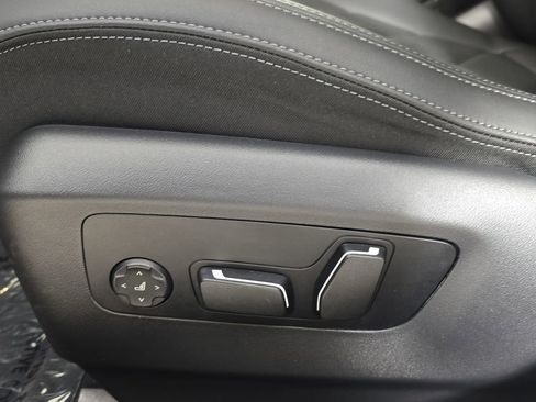 Used 2025 BMW 530i xDrive w/ Premium Package image 28