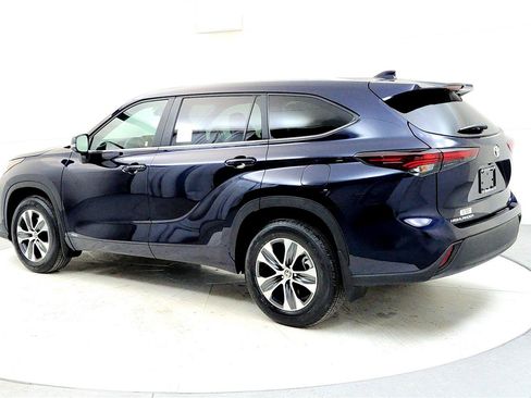 New 2026 Toyota Highlander XLE image 4