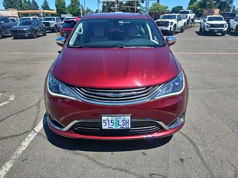 Used 2018 Chrysler Pacifica Limited FWD image 13