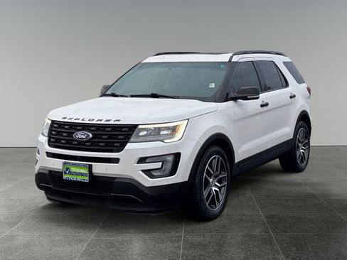Used 2016 Ford Explorer Sport w/ Equipment Group 401A image 3