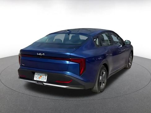 Used 2025 Kia K4 LXS image 12