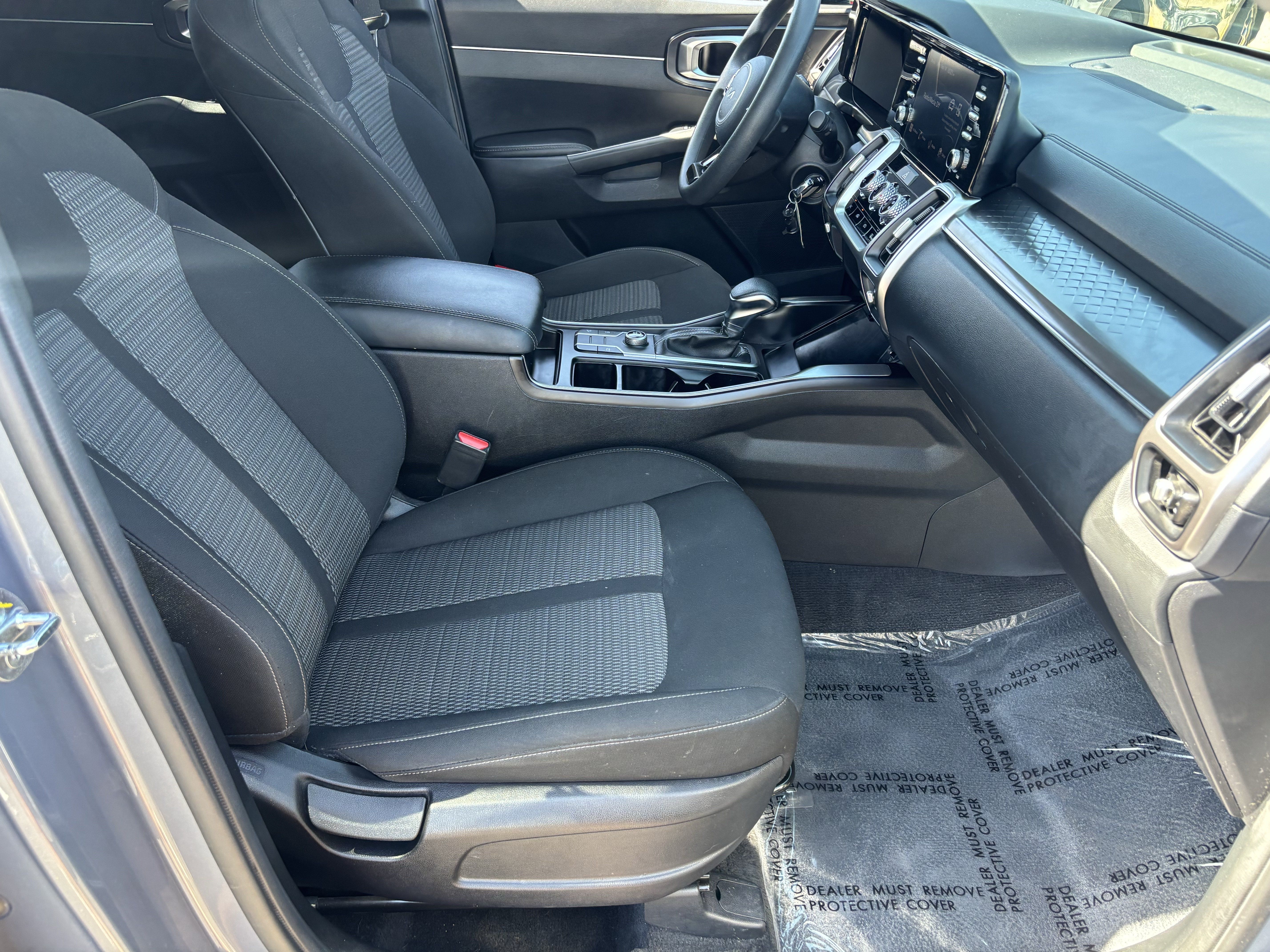 Certified 2022 Kia Sorento LX FWD image 9
